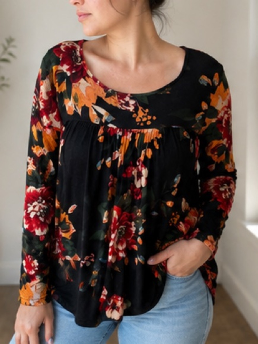 Women's Black Floral Long-Sleeve Scoop Neck Tee